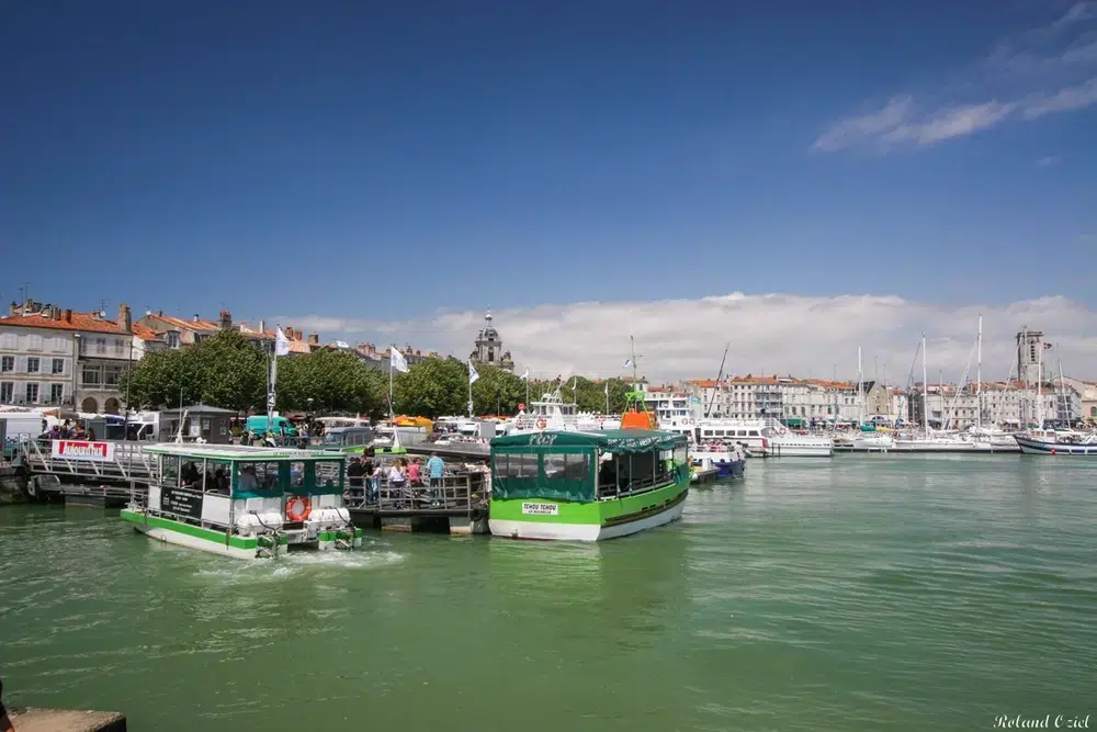vieux port de La Rochelle et ses bateaux depuis les quais