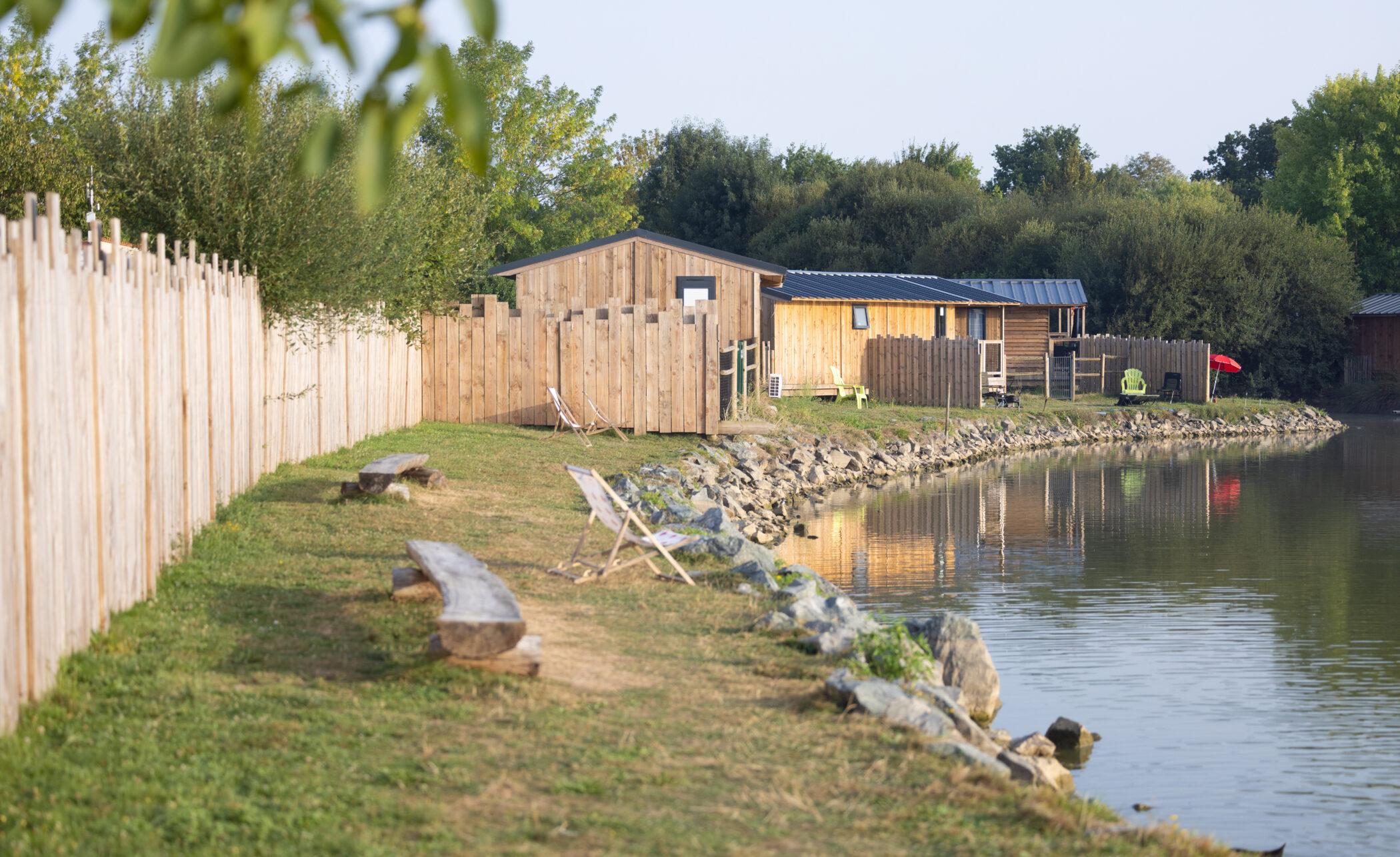 bord de l'étang du camping en Vendée près du Puy du Fou