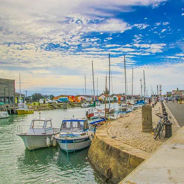 boat heading for the islands of the Vendée
