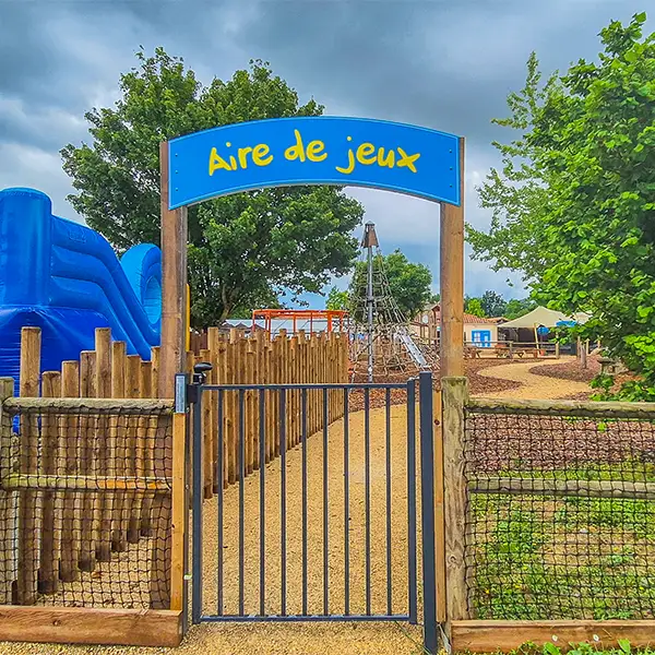 pour les enfants une aire de jeux